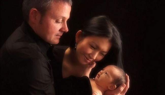 jeanette-lee-with-husband-and-child