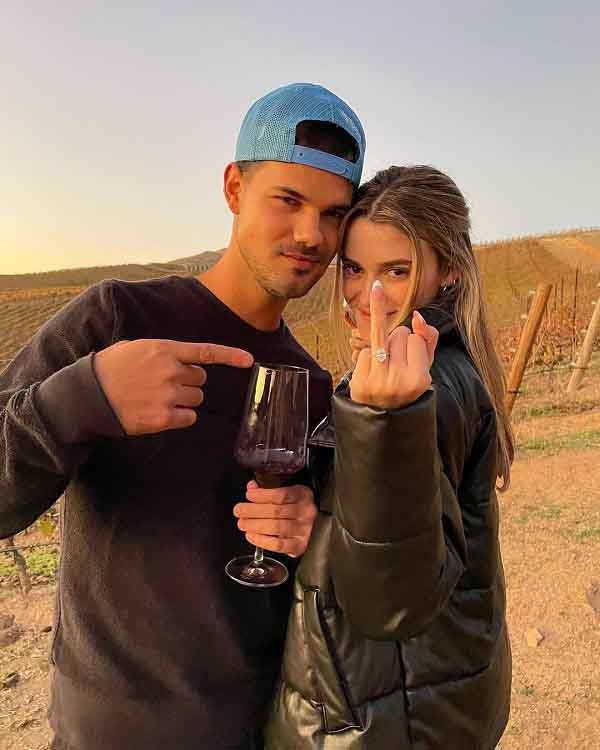 Taylor Dome with her fiancé Taylor Lautner